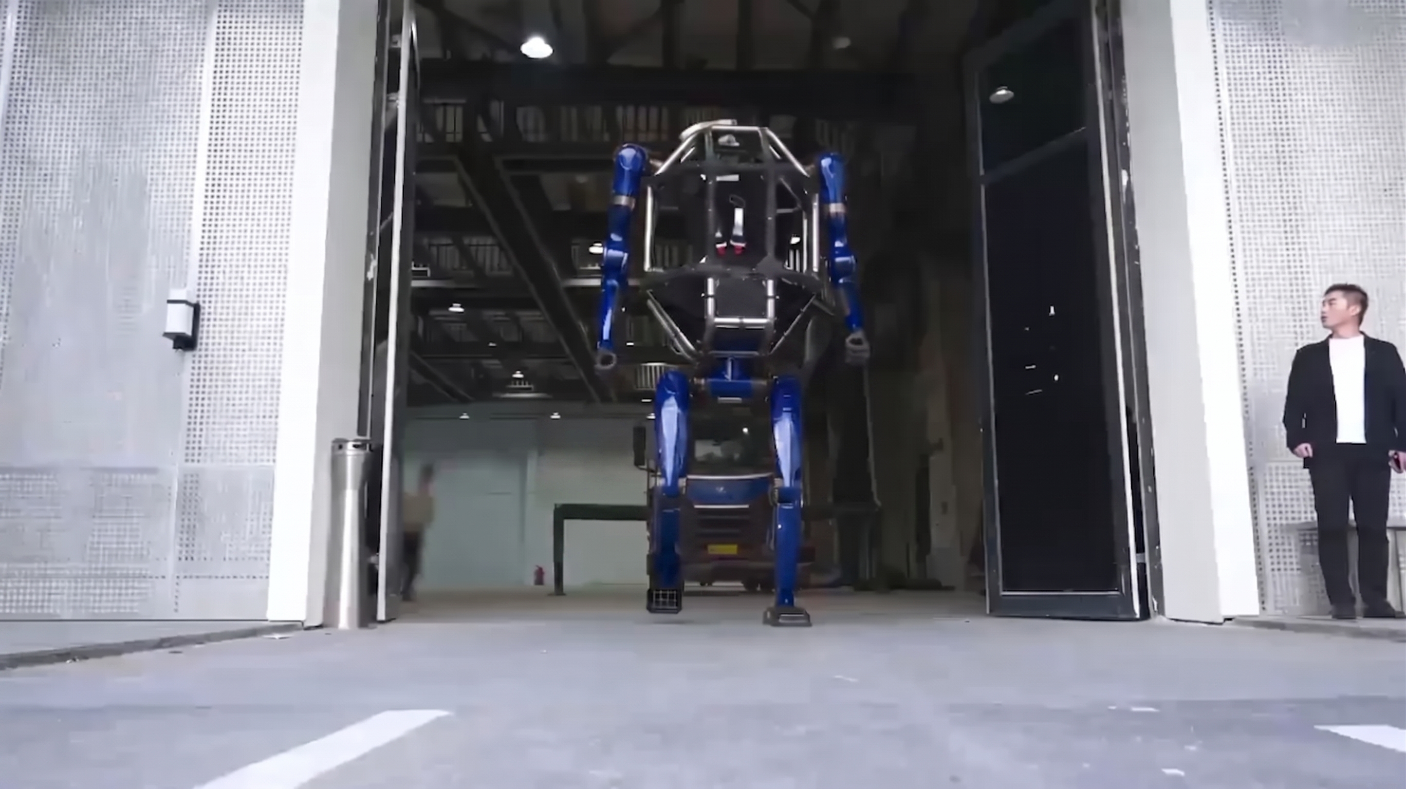 Unitree GD01 Manned Mecha Suit Robot